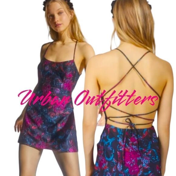 Urban Outfitters Floral Print Mini - Picture 1 of 6